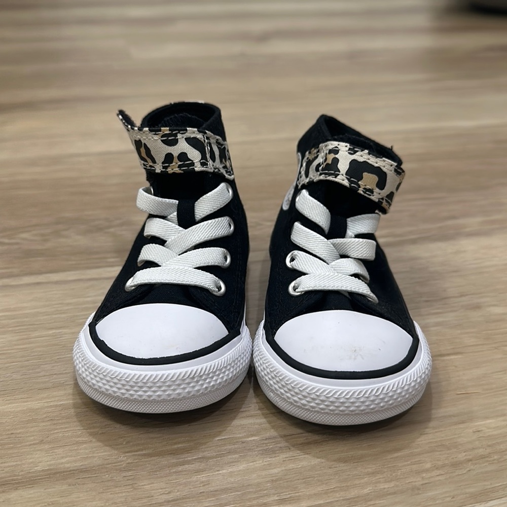 Black and leopard strap little girls’ converse
